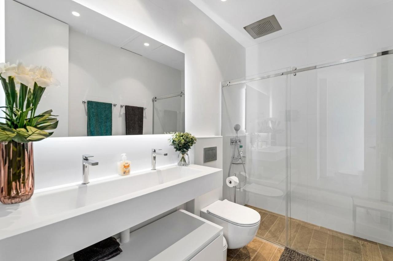 All About Villa Gladiolo Marbella Bagian luar foto